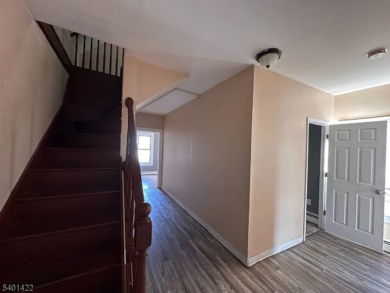 Building Photo - 748 Trumbull St #2