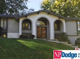 6220 Cypress Dr, Omaha, NE 68137