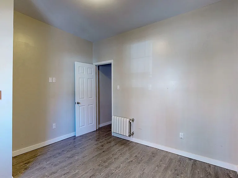 174 Clarence St — Photo 12