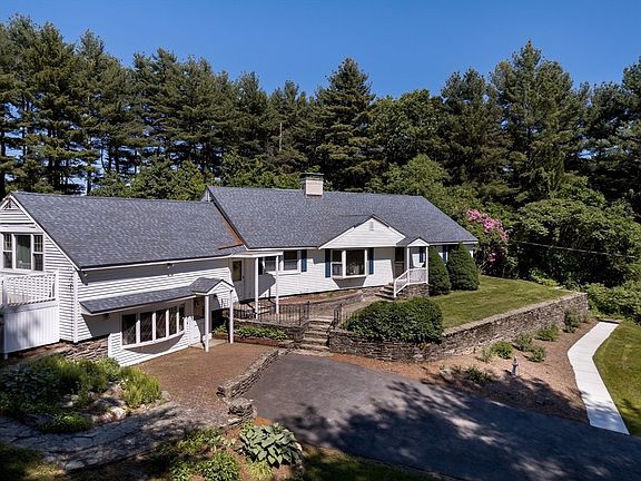 2nd image of 55 Old Common Rd