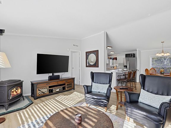 4th image of 18345 NE Glisan St
