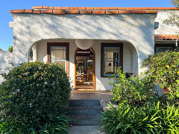 Classic Venice bungalow with modern updates inside