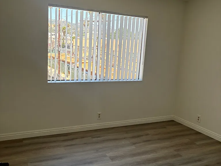 1406 N Serrano Ave #206 — Photo 4