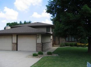 810 W McKinley Rd, Ottawa, IL 61350