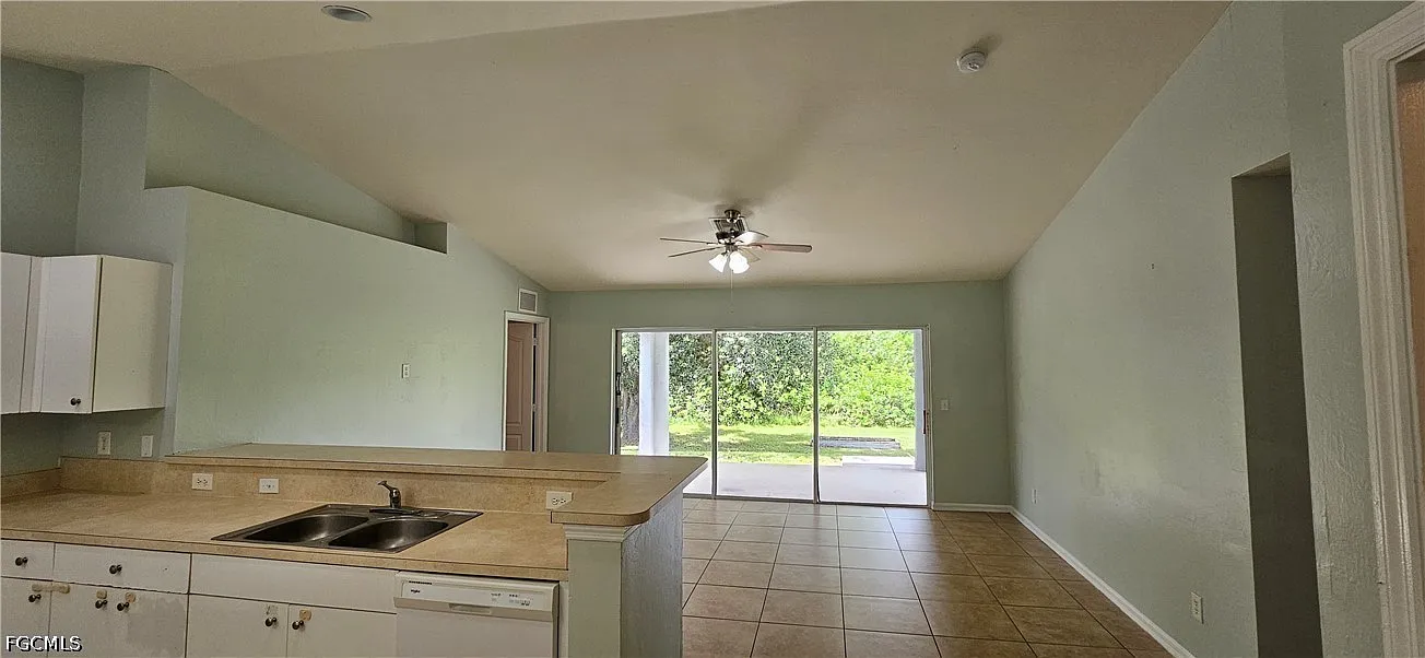 3 bed, 2.0 bath, 1272 sqft, $1,750 — Photo 4