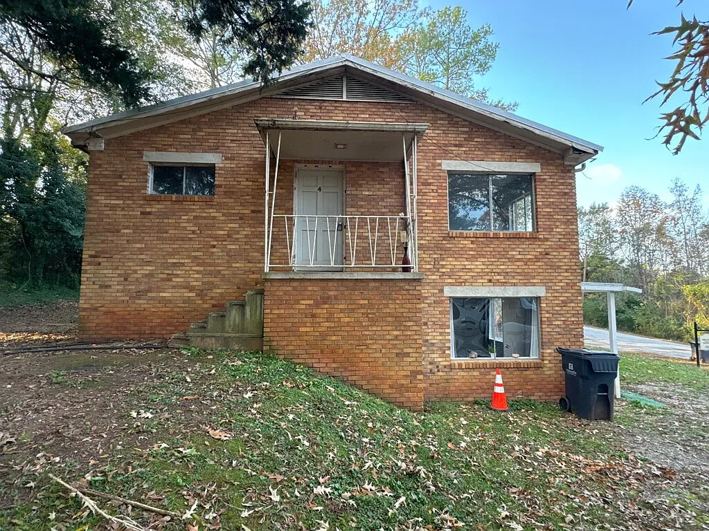 2 bed, 1.0 bath, $850 — Photo 1