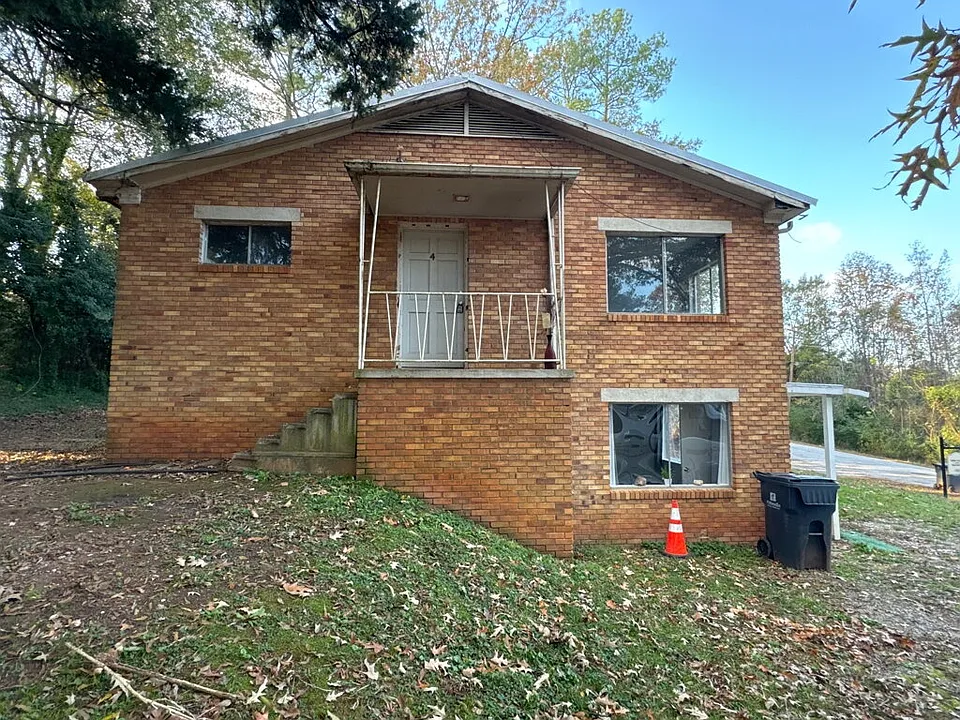 702 Miller St #4