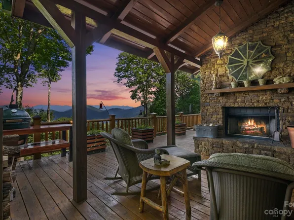 808 May Apple Ln, Mars Hill, NC 28754