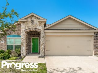 902 Platinum Dr, Princeton, TX 75407