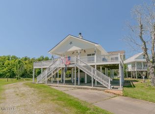 121 Vacation Ln, Waveland, MS 39576