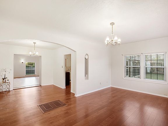 3rd image of 7428 Franklin Dr
