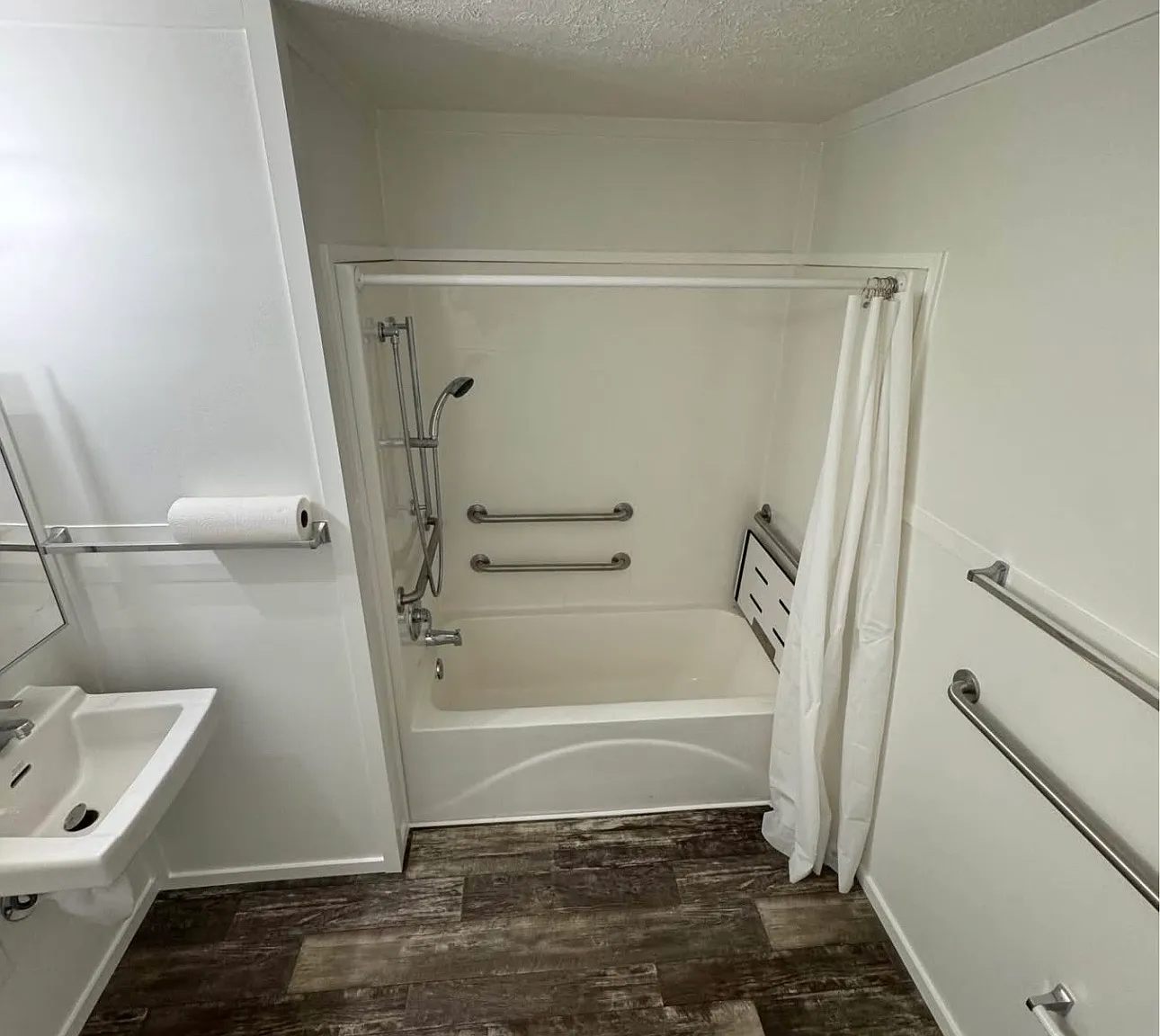 3 bed, $1,100 — Photo 3
