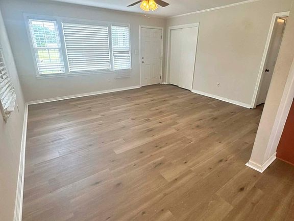 4th image of 1009 Poplar St
