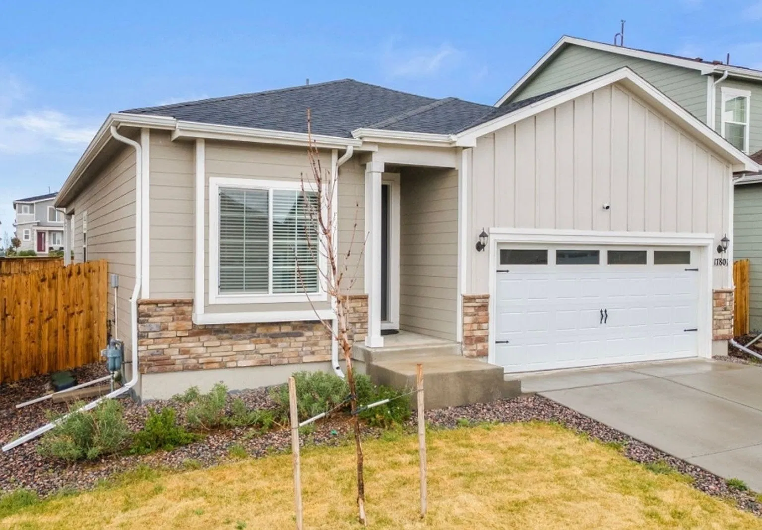 Charming 3br 2bath House In Commerce City — Photo 2