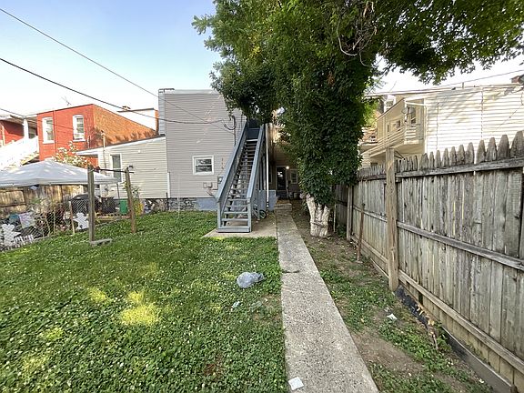 3rd image of 716 E Philadelphia St