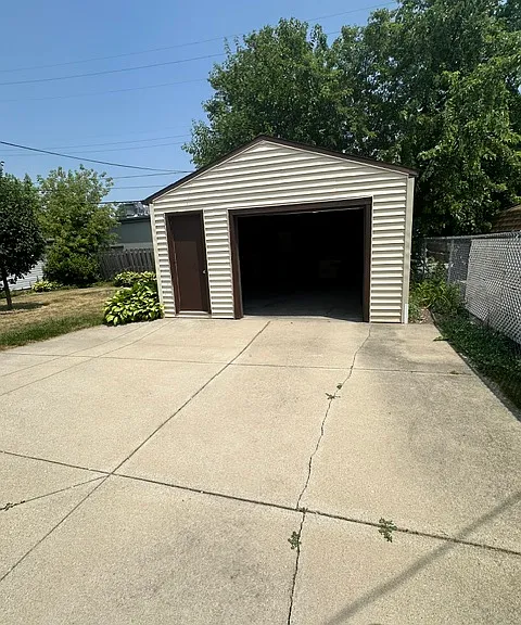 812 S 109th St — Photo 15