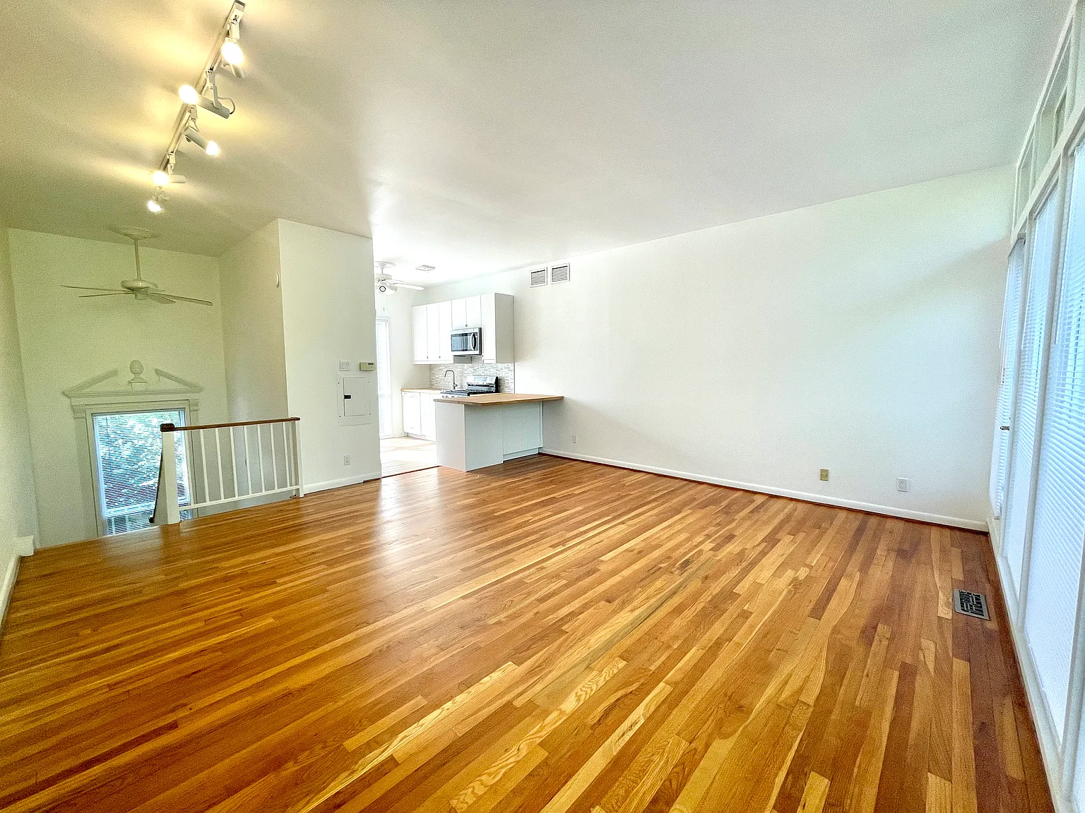 2 bed, 1.5 bath, 1065 sqft, $3,650 — Photo 4
