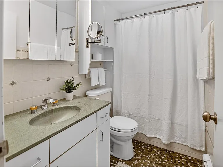 713 S Few St #2W — Photo 26