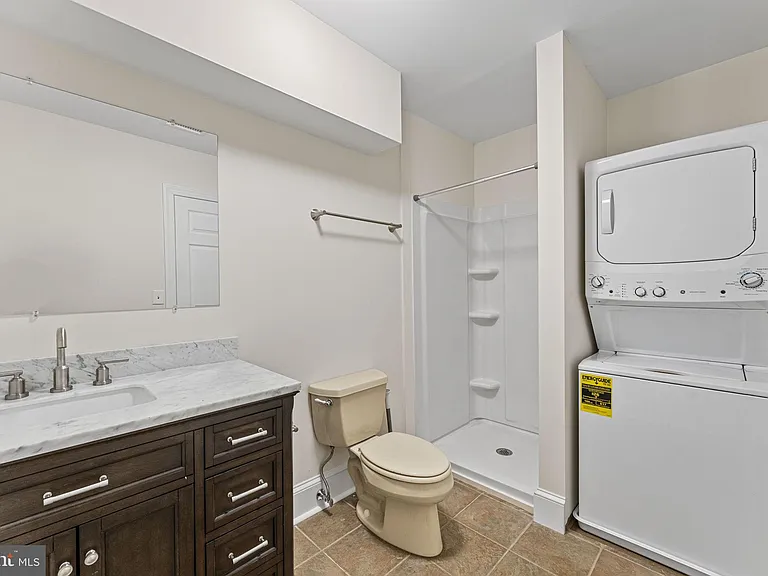116 E King St — Photo 16