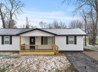 1208 W Kenwood Dr, Austin, IN 47102
