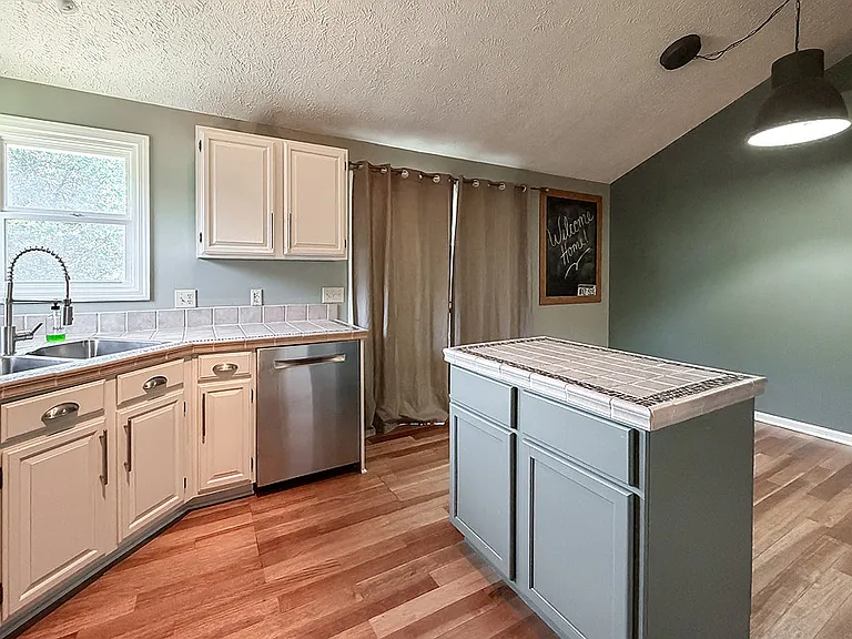 Kitchen and Eat In Area