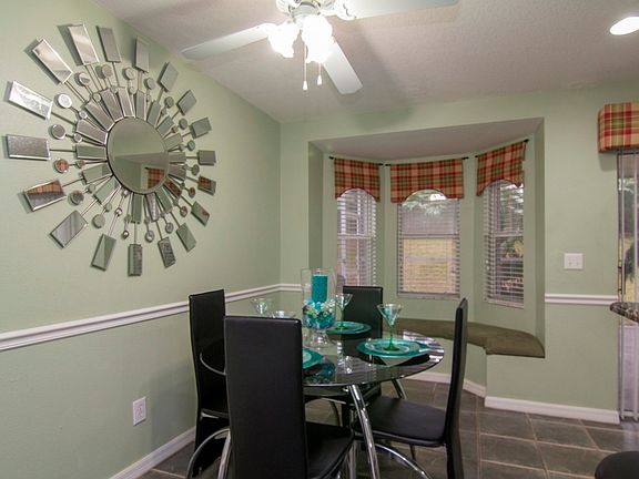 4th image of 284 Gray Oak Dr