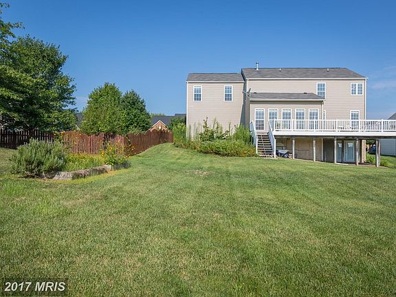 Hard to find....spectacular back yard!