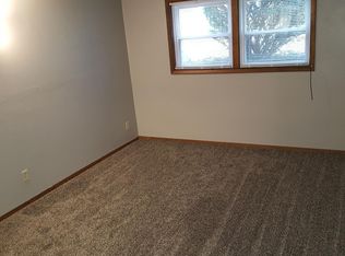 3390 Foothill Rd APT 2, Dubuque, IA 52002