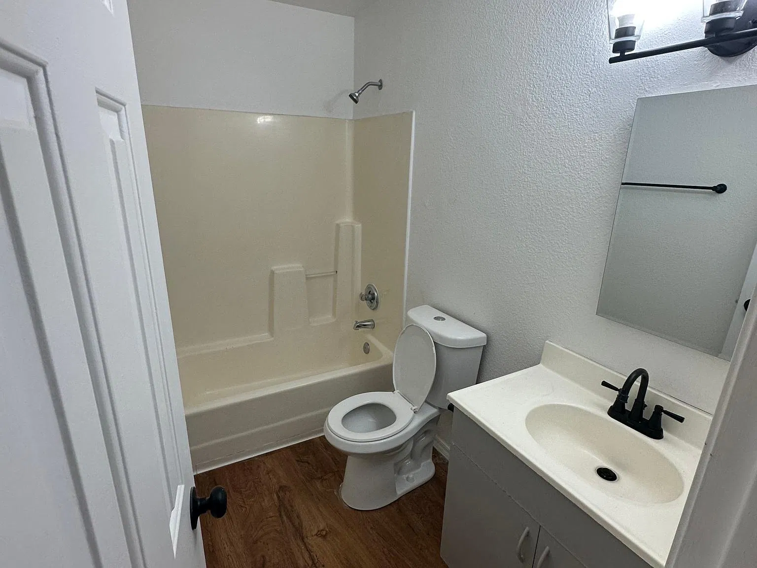 3 bed, 969 sqft, $1,500 — Photo 3