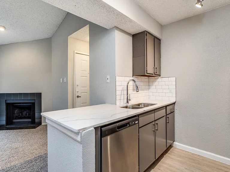 Hudson Apartments — Photo 4