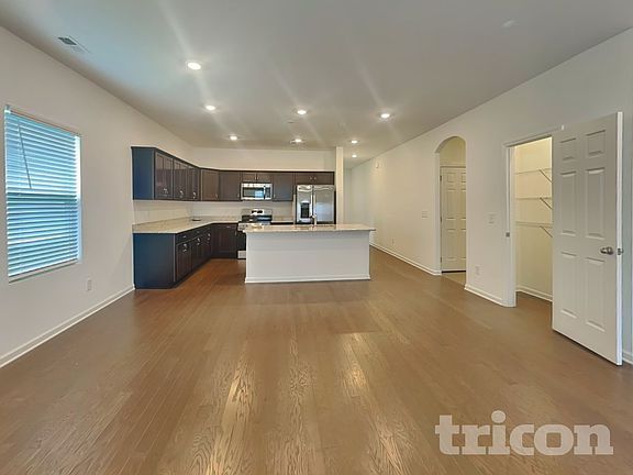 4th image of 177 Crabourne Dr