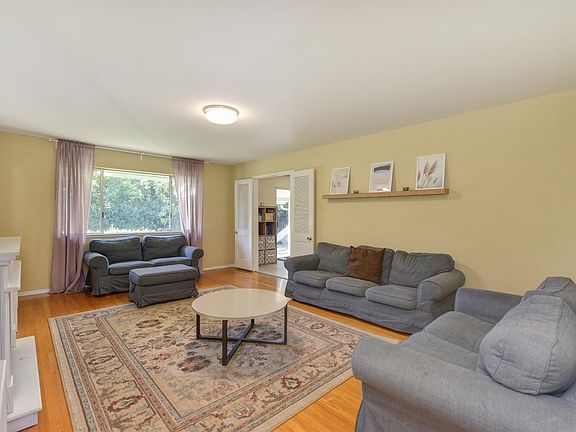 3rd image of 6199 Fennwood Ct