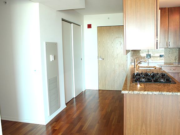 4th image of 9715 Woods Dr Unit 1709