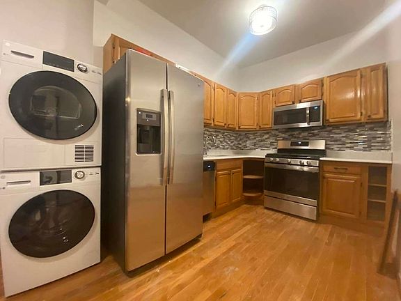 3rd image of 21 W 121st St #P3
