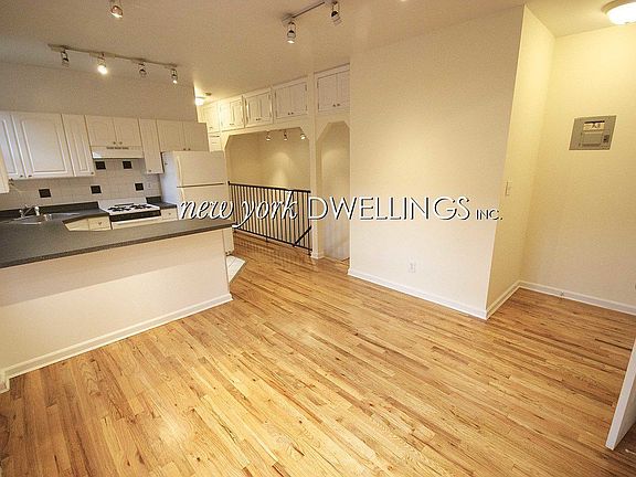 2nd image of 325 1st St APT A1
