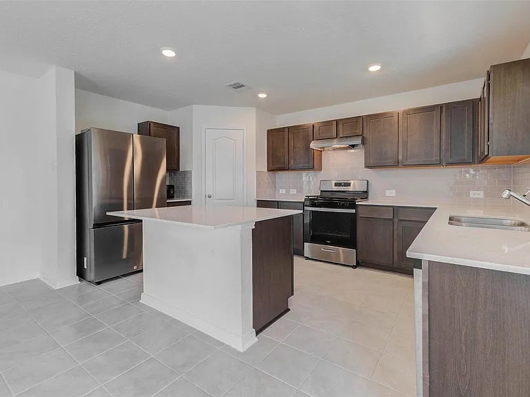7706 Coral Key Dr — Photo 9