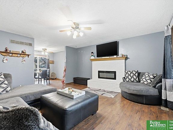 5th image of 700 W R St