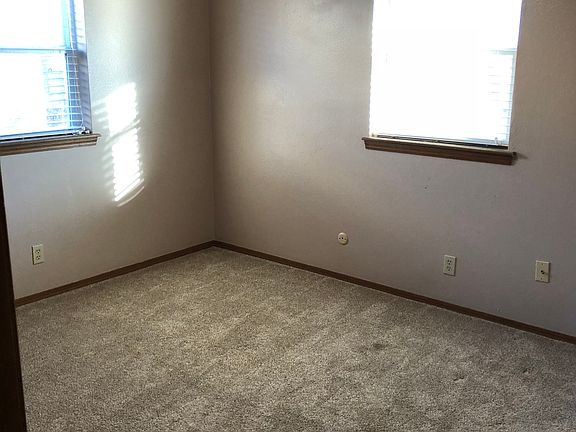 3rd image of 300 Lora Ave