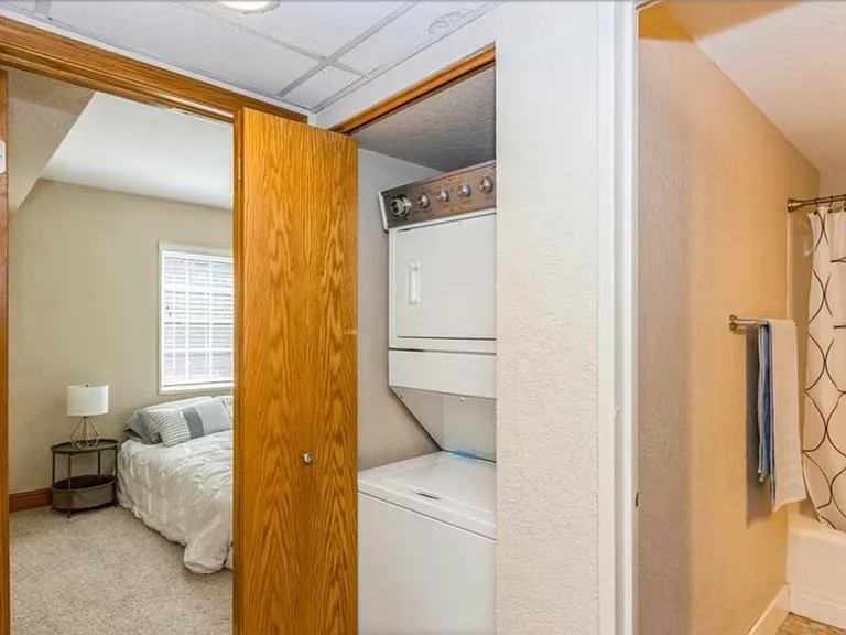 313 Grandview Ct — Photo 4