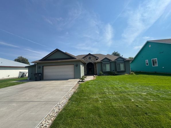 19297 Saint Andrews Dr NW