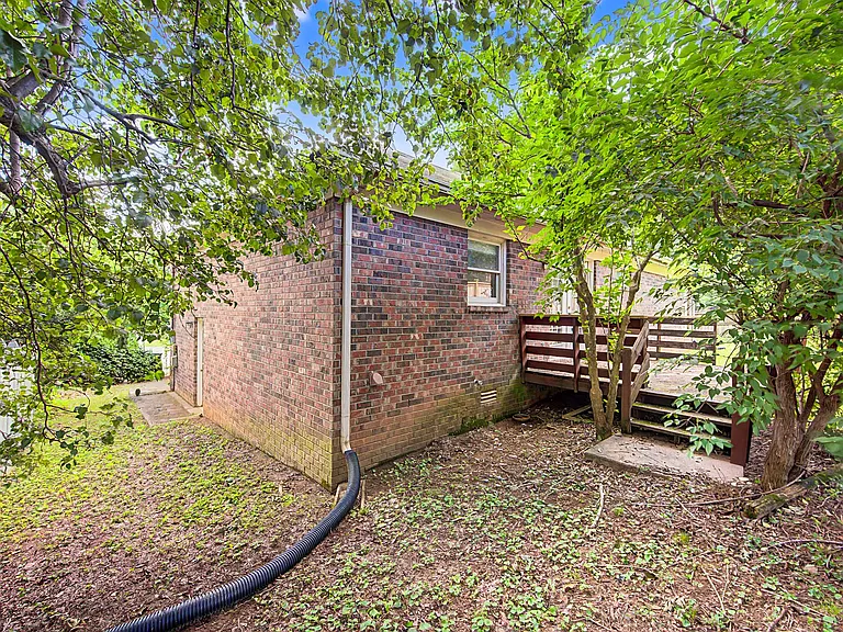 816 Carlisle Ct N — Photo 38