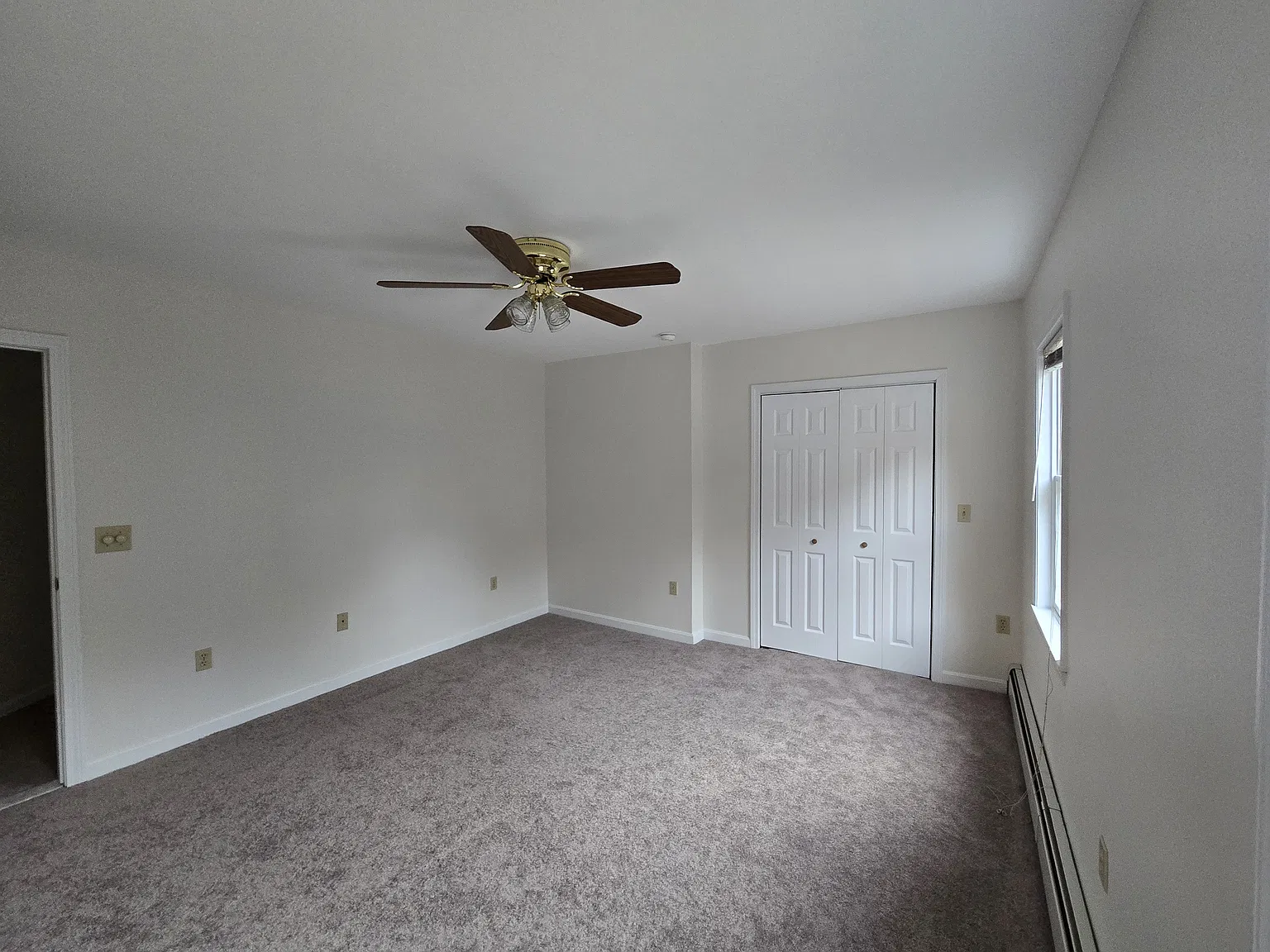 4 bed, 2000 sqft, $2,780 — Photo 2