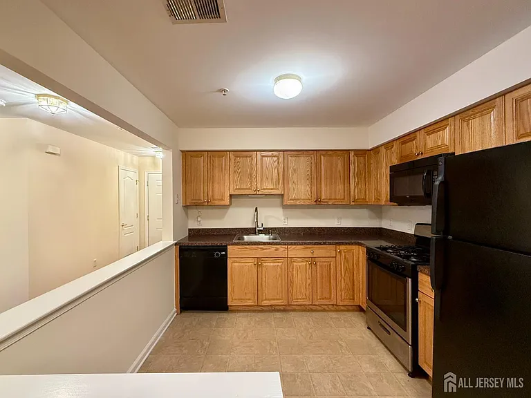1315 Fernwood Ct — Photo 2