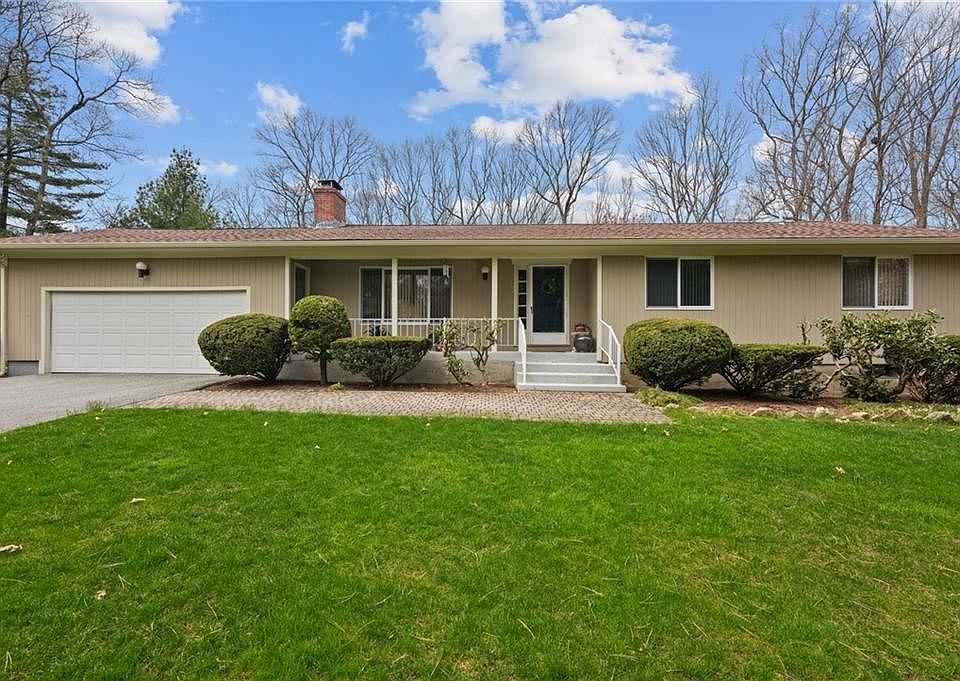 1st image of 10 Lampercock Ln