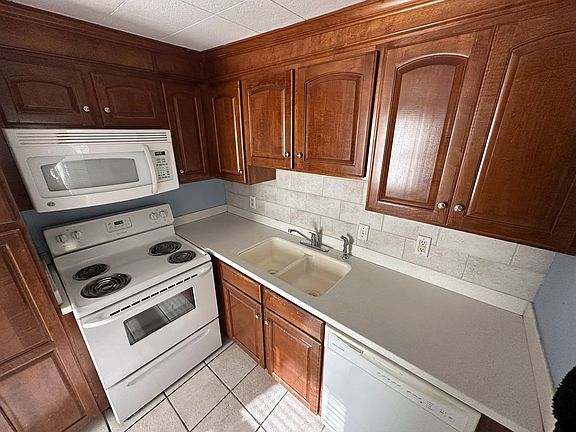 5th image of 103 Outland St