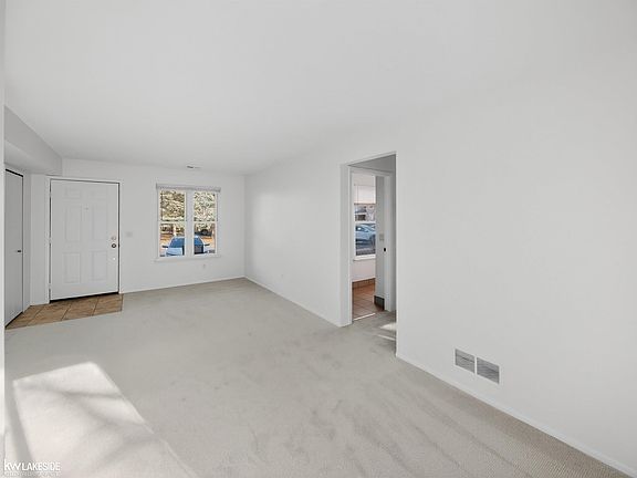 4th image of 1524 Porter Cir