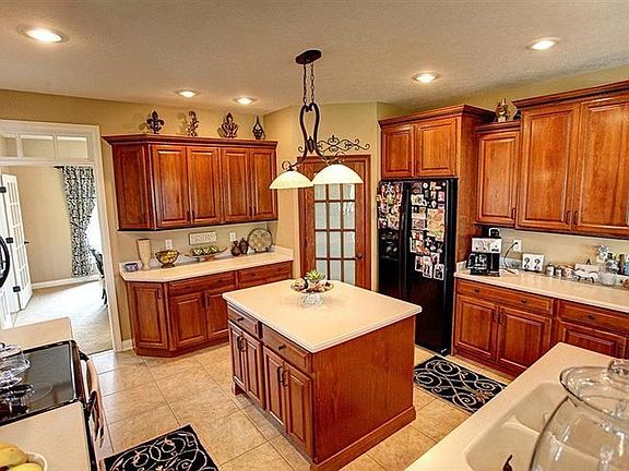 4th image of 2681 Stonebridge Dr