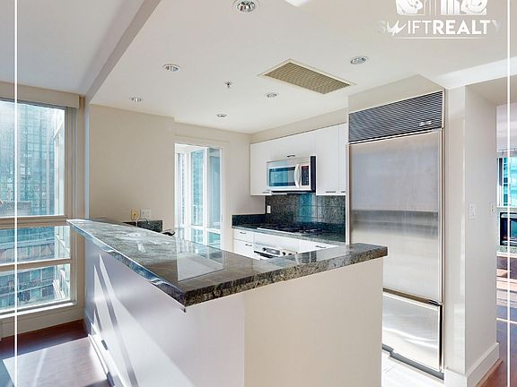 05_1604-499 Broughton St_Fully-Equiped Kitchen_10232025