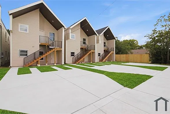 3 bed, 1100 sqft, $1,895 — Photo 2