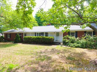 576 Four Mile Rd NW, Comstock Park, MI 49321